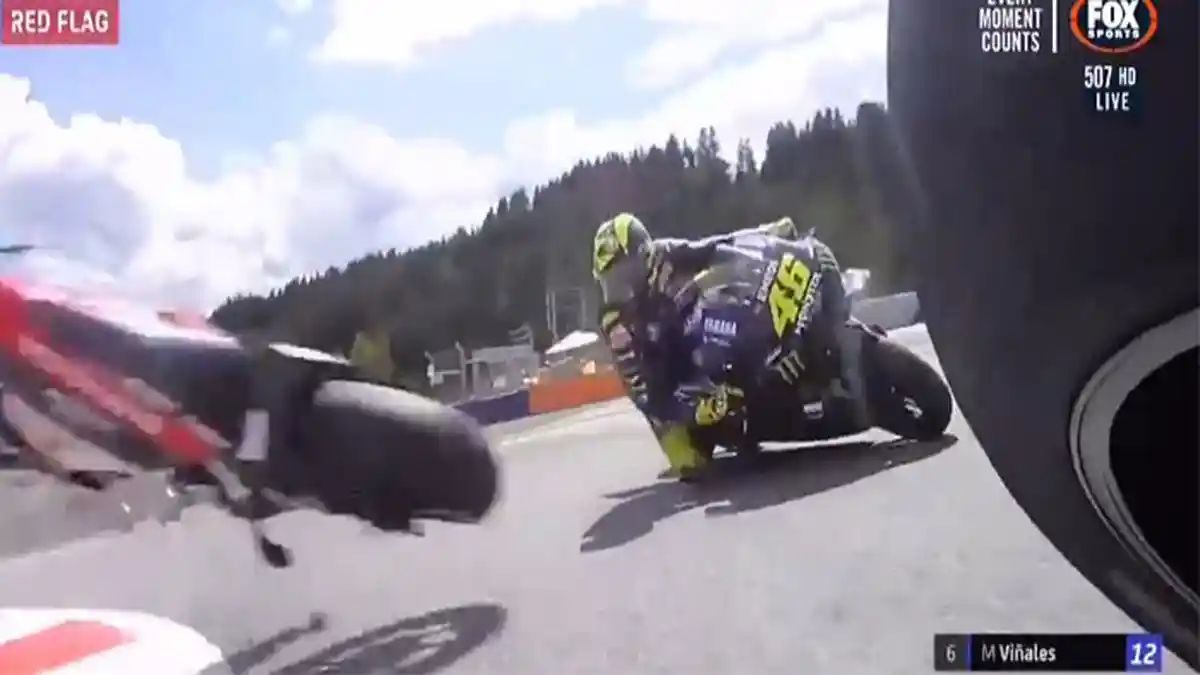 Video Valentino Rossi Hampir Terhantam Dua Motor Melayang Akibat Insiden Maut di GP Austria 2020