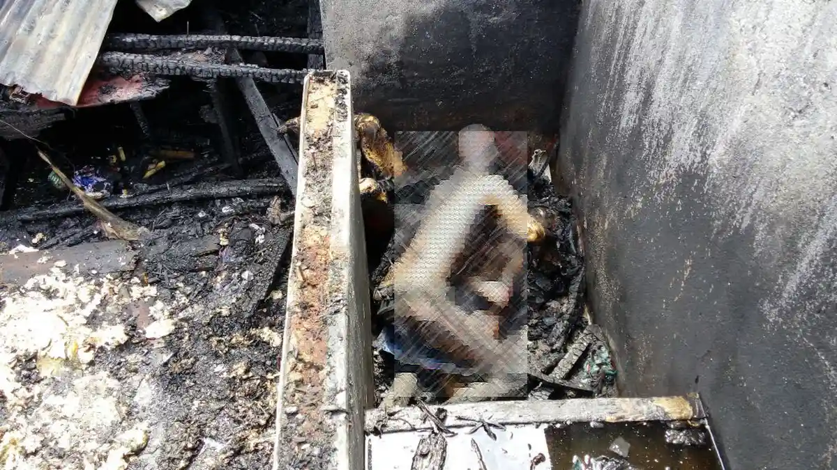 Pekerja Karaoke Tewas Berpelukan di Kamar Mandi