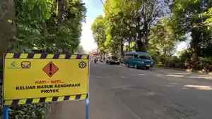 Jalan-Raya-Semeru-Kecamatan-Bogor-Barat-Kota-Bogor-kembali-kotor-dan-berdeb.jpg