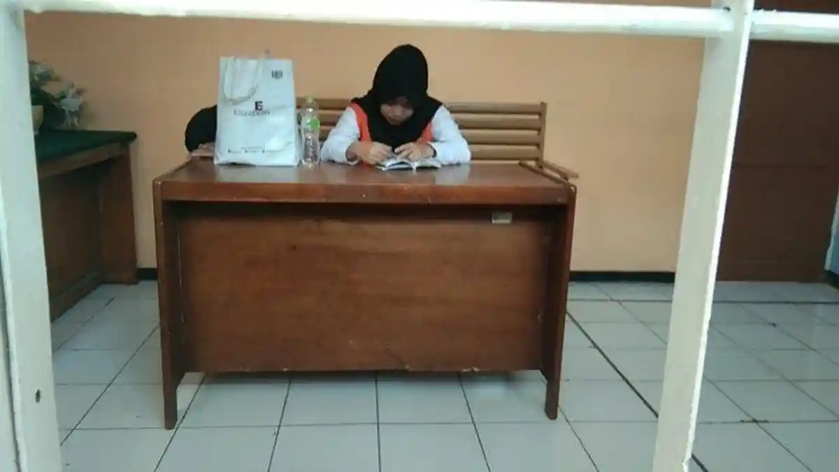 Vina Garut Tersorot Lagi, Cantik Berjilbab hingga Mengaji Saat Akan Sidang