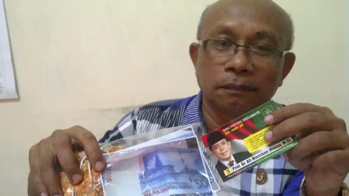 Caleg PKB di Malang Kedapatan Bagikan Kerudung dan Uang