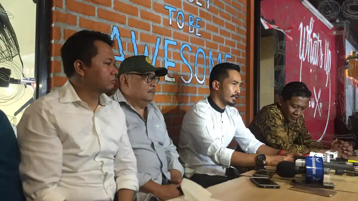 Bawa Sang Buah Hati Dari Rumah Istrinya, Yama Carlos Pastikan Putranya Ada di Tempat yang Aman