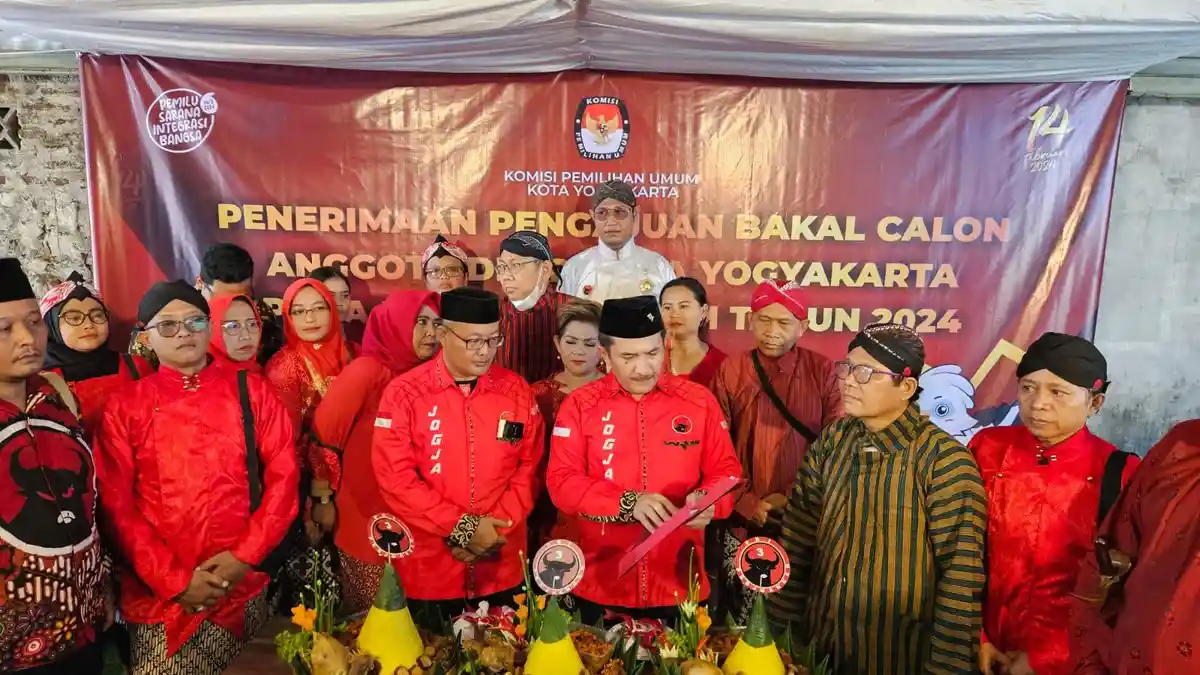 Potong 3 Tumpeng, PDIP Jogja Targetkan Menang Pileg, Pilpres dan Pilkada Pemilu 2024