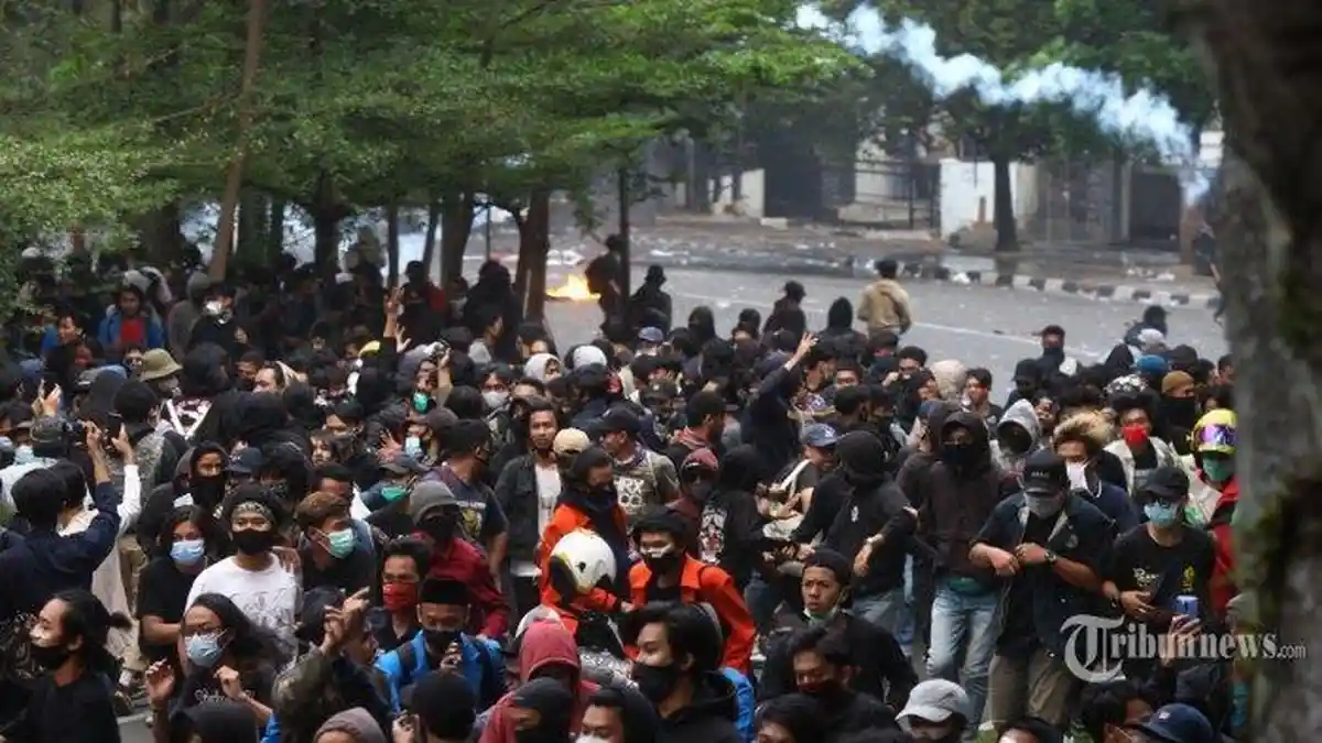Mengenal Kelompok Anarko, Geng Baju Hitam yang Diduga Menyusup Ikut ...
