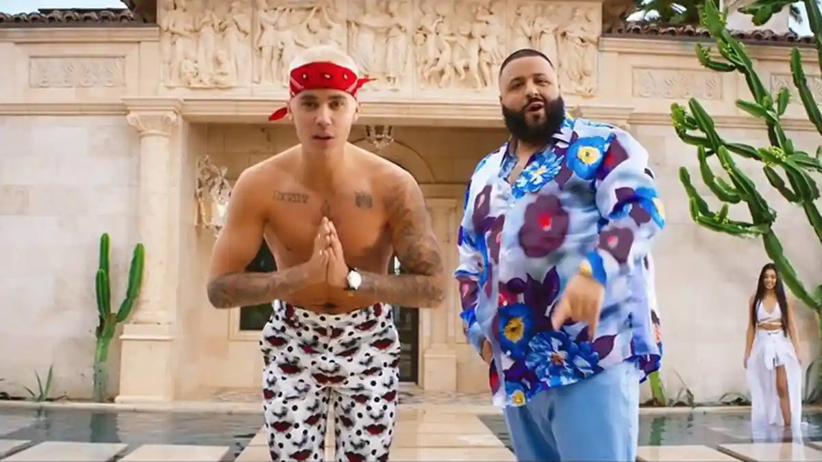 Sambil Telanjang Dada, Justin Bieber Jadi Sorotan Utama di Kolaborasi Terbarunya Bersama DJ Khaled