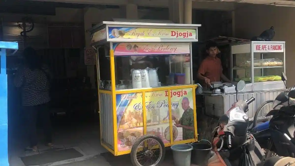 Kuliner Es Krim Rujak Djogja Ada di Rawamangun, Harganya Hanya Rp 14.000