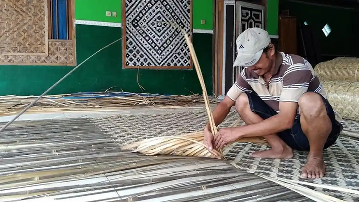 Kisah Inspiratif, Menolak Tawaran Kerja Ke Jepang Pengrajin Bambu Ini Sukses