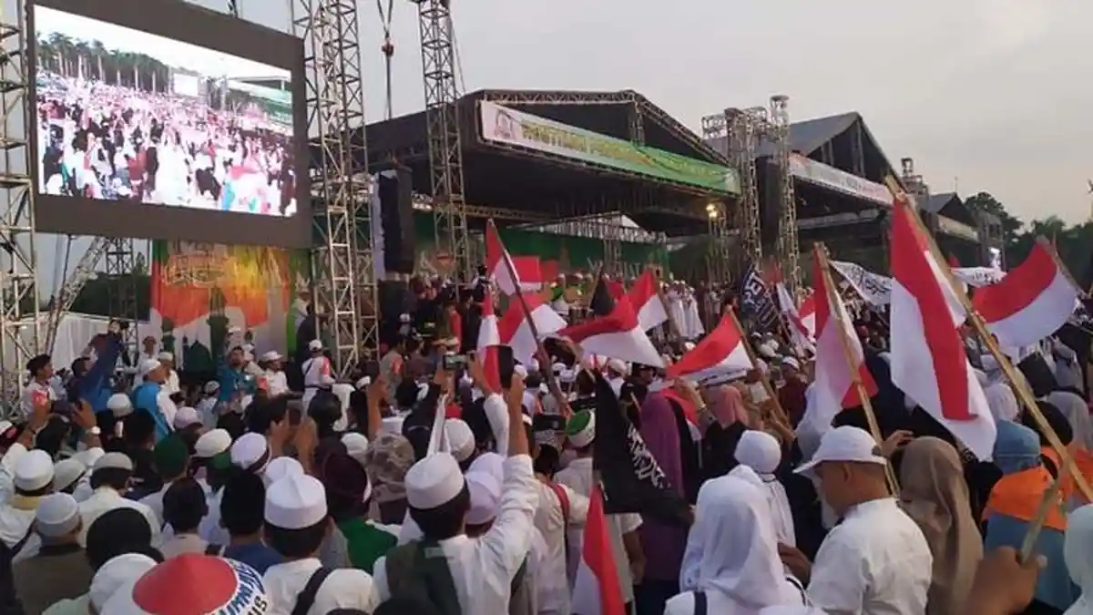 Reuni Akbar 212 Monas Digelar Sejak Subuh, Jamaah Terus Berdatangan