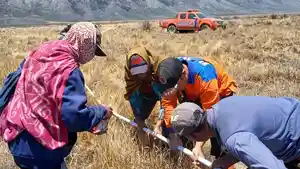 Perbaikan-pipa-air-bromo.jpg