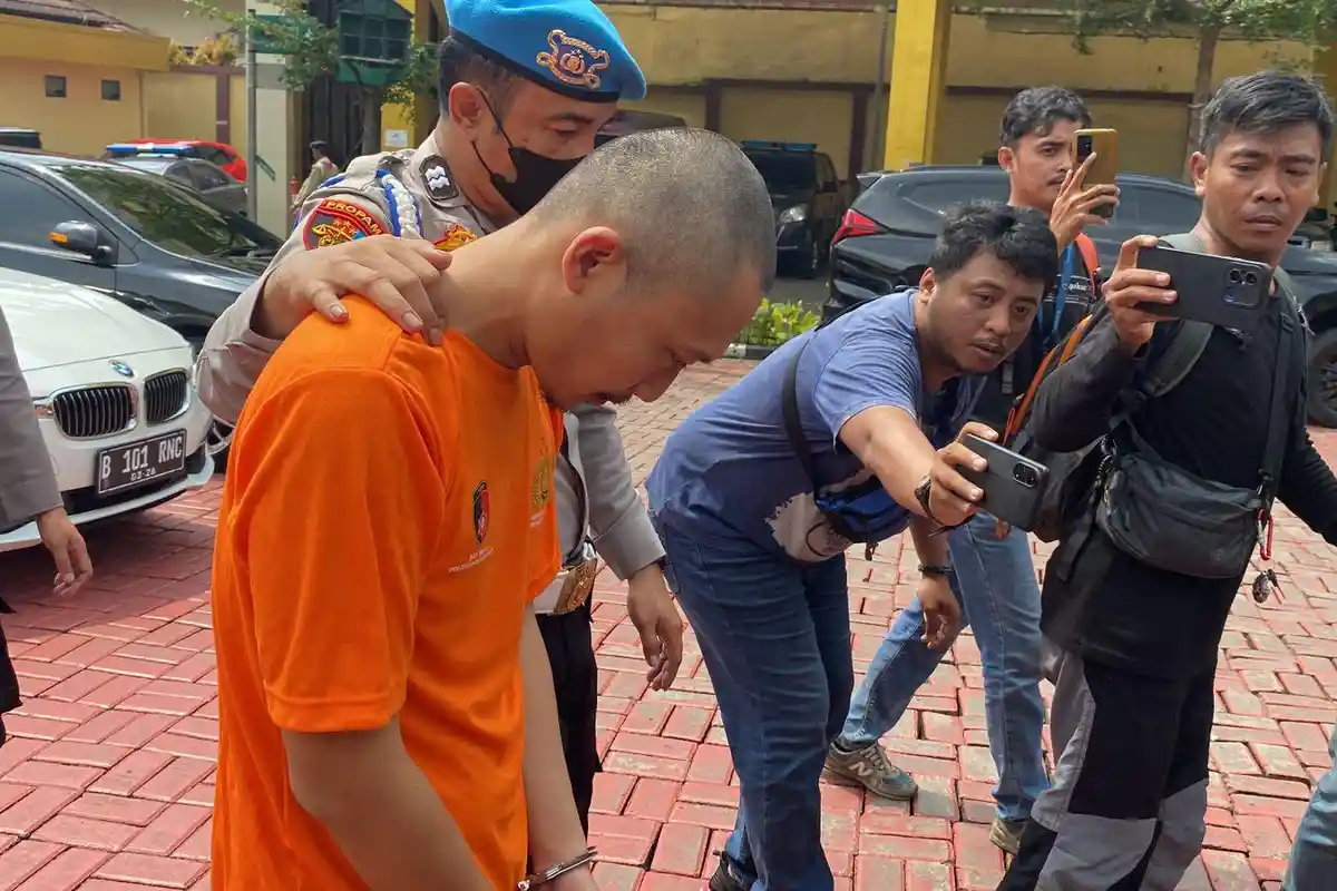 Tangisan Manajer yang Tilep Duit Restoran Hotman Paris di Depan Polisi, Keluarga Hancur Karena Judi