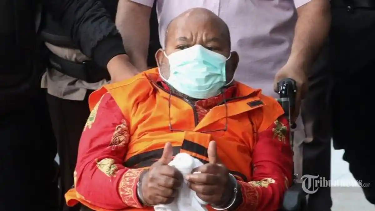 Diperiksa KPK, Lukas Enembe Ngaku Panggil Tukang Cukur ke Singapura Untuk Cukur Rambutnya