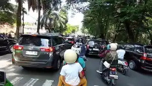 Kendaraan-ke-KOta-Bogor-Saat-Lebaran-Membludak.jpg