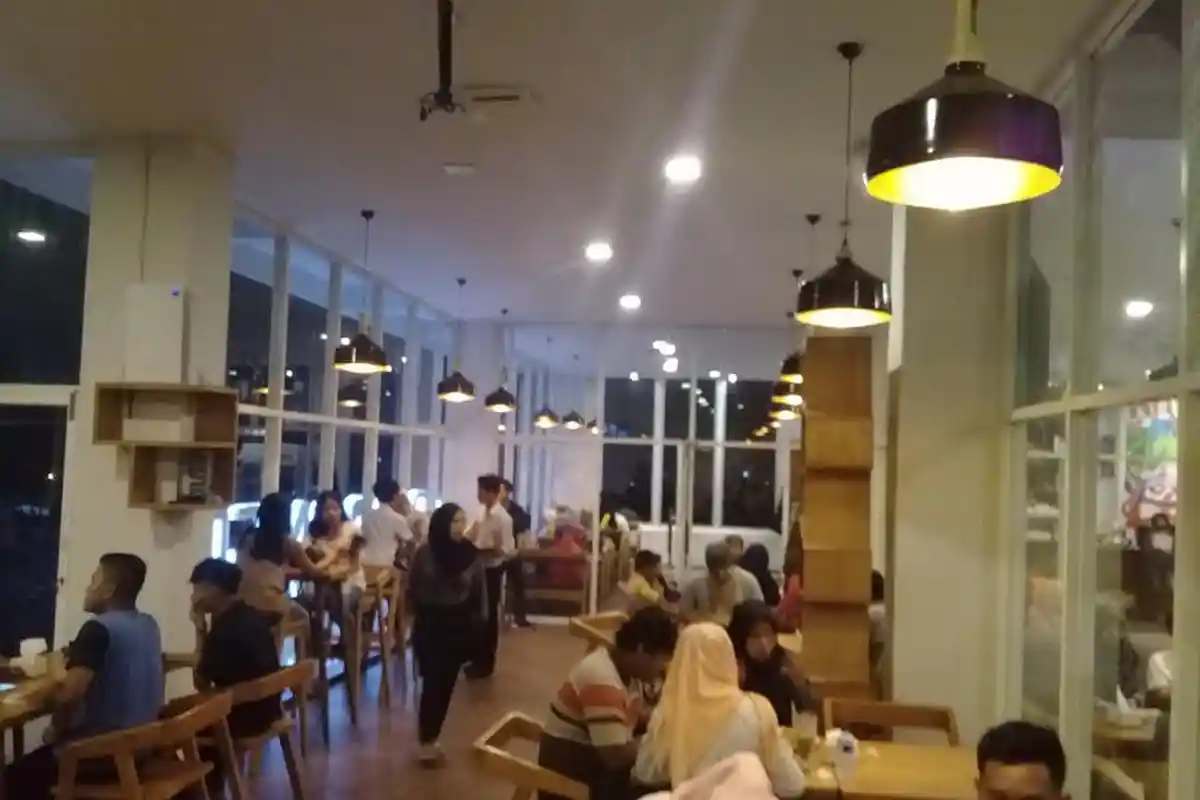 Yuk! Nongkrong di Sosial Barn, Ngopi Sambil Lihat Kota Palopo dari Ketinggian