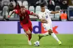 bek-belgia-toby-alderweireld-kiri-berduel-dengan-penyerang-perancis-kylian-mbappe.jpg