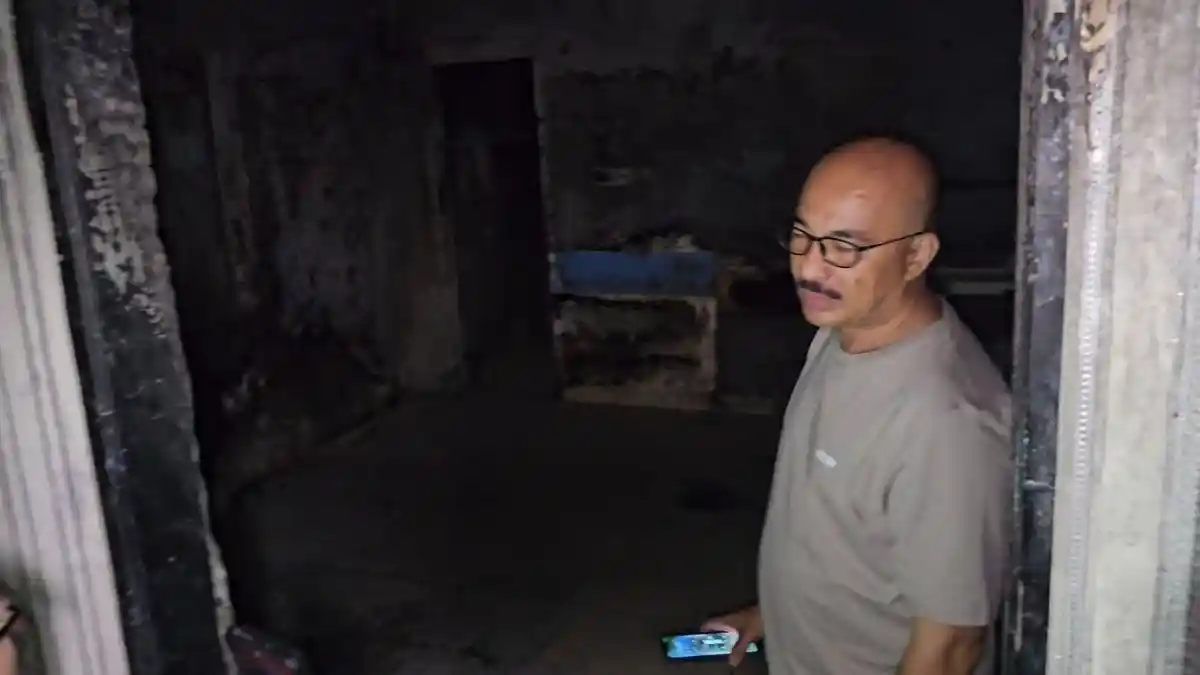 Tersisa Baju di Badan, Hakim Khamozaro Cerita Harta Benda yang Dikumpulkan Ludes Terbakar