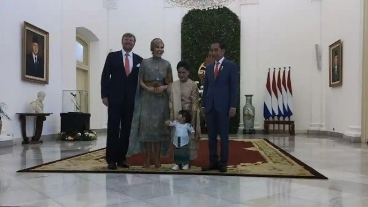 Aksi Sedah Mirah Bikin Sesi Foto Presiden Jokowi dan Raja Belanda Terpaksa Diulangi Lagi