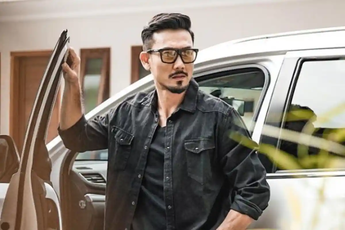 Datangkan Ustaz ke Podcastnya, Denny Sumargo Syok Tahu Ada Jin yang Nempel di Dirinya: Dari Kecil