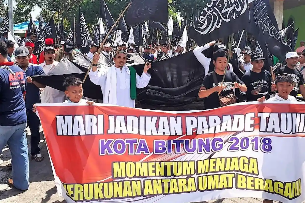 Para Aktivis di Bitung Long March Bersamaan Aksi 211 Jakarta