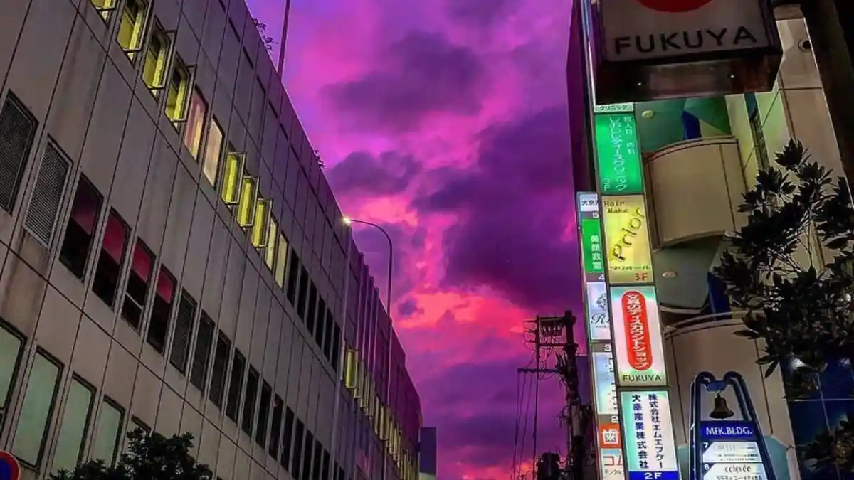 Penampakan Fenomena Awan Ungu yang Dikaitkan dengan Topan Super Hagibis Jepang