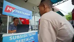 Pelanggan-sedang-mendaftarkan-QR-Code-Pertalite-di-help-desk-salah-s.jpg