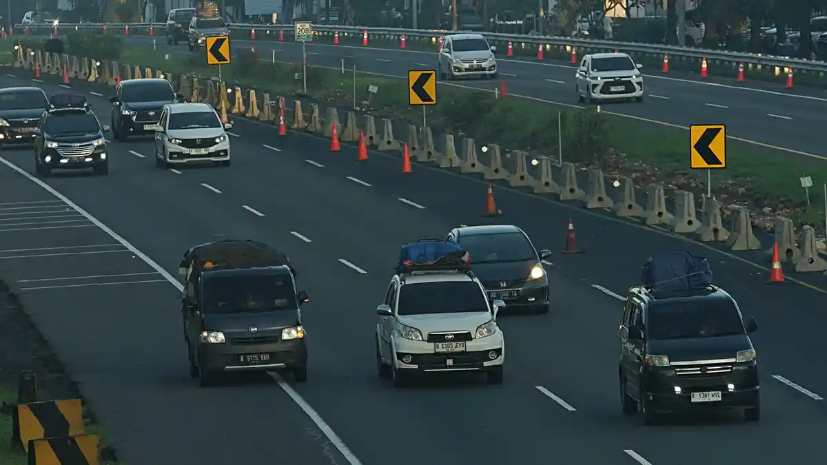 Awas Padat di Jalan Tol! Puncak Arus Balik Diprediksi Senin Besok, Ada Diskon Tarif Tanggal Ini