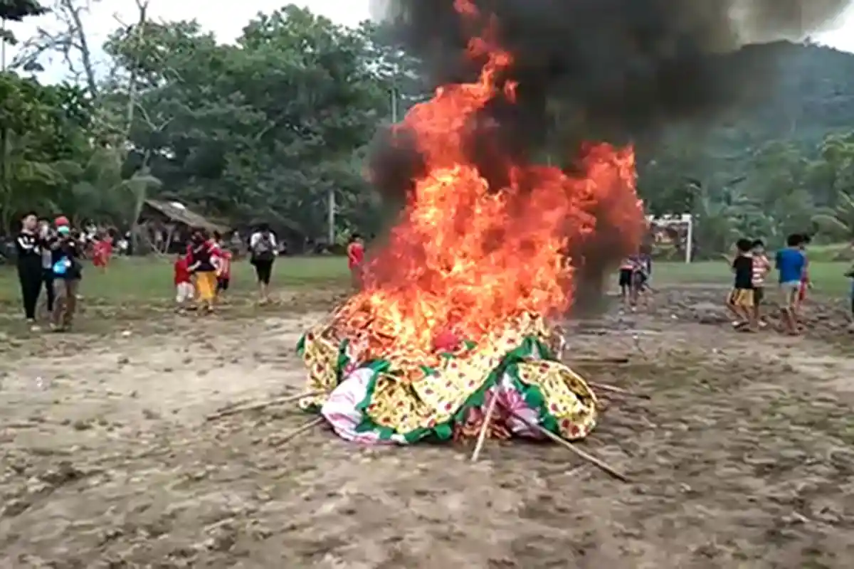 Tutup Rangkaian Cap Go Meh, Tiga Replika Naga Singkawang Dibakar