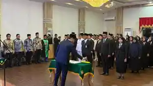 Wali-Kota-Medan-Rico-Tri-Putra-Bayu-Waas-melantik-76-pejabat-Pemko-Medan-pada-16-April-2026_.jpg