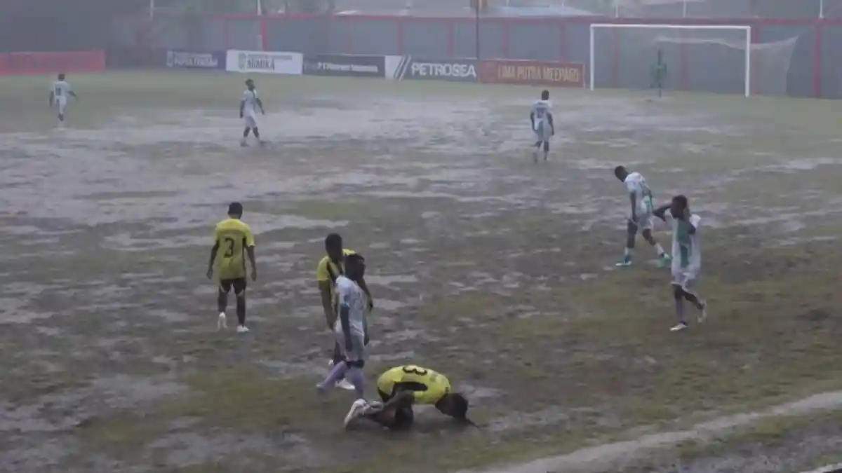 Hujan Deras dan Lapangan Becek, Laga Persemi Mimika Lawan Persido Dogiyai Ditunda
