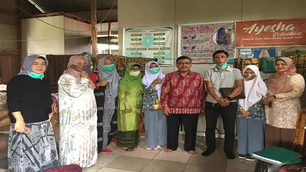 Pengabdian Kepada Masyarakat Prof Dr Herwandi MHum, Izin Pemakaian Motif Batik Karya Sendiri