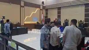 bangka/20260203-SIDANG-Kelima-terdakwa-saat-berada-di-ruang-sidang-Garuda.jpg