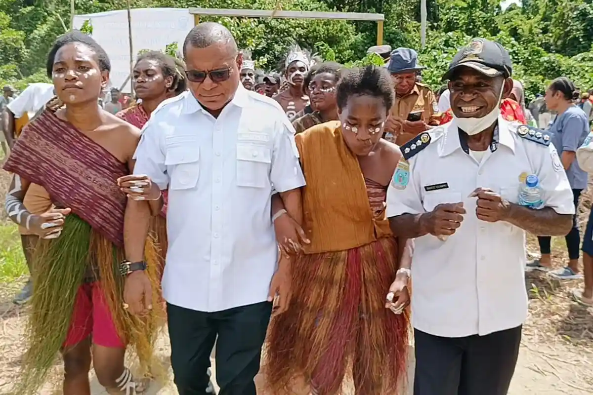 Resmikan Gedung Puskesmas Distrik Klaso, Pj Bupati Sorong: Masyarakat Rindu Pelayanan Kesehatan