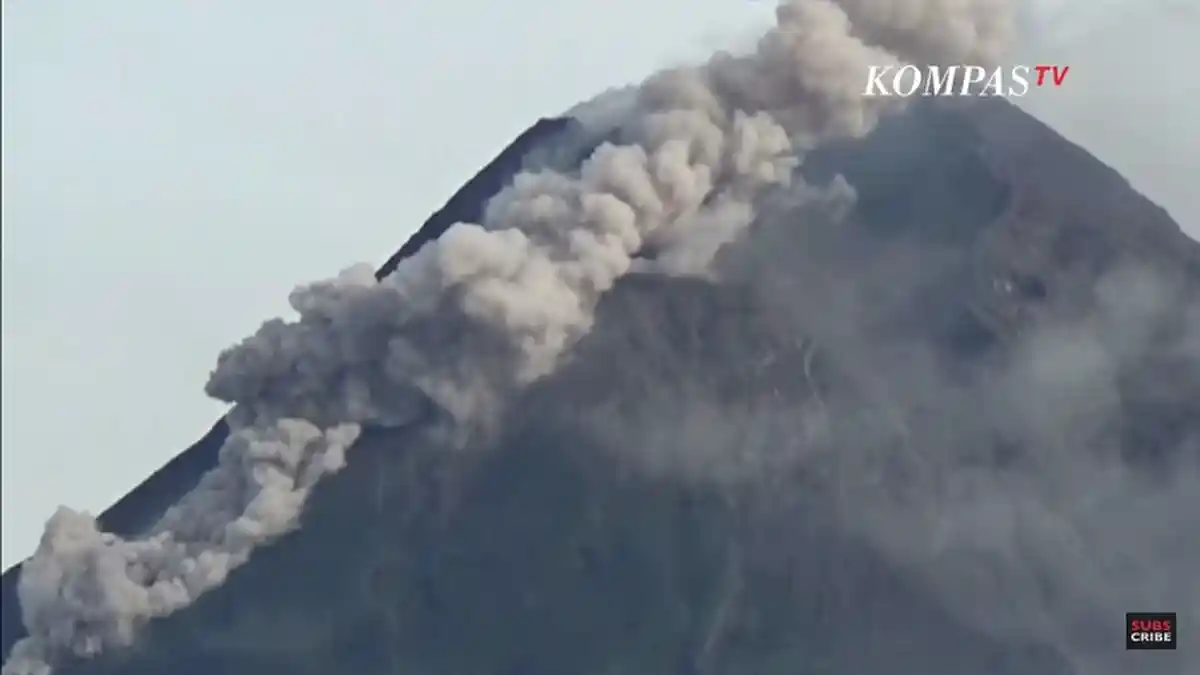 Video Detik-detik Gunung Merapi Muntahkan Belasan Awan Panas, Terjadi Hujan Abu di Beberapa Desa