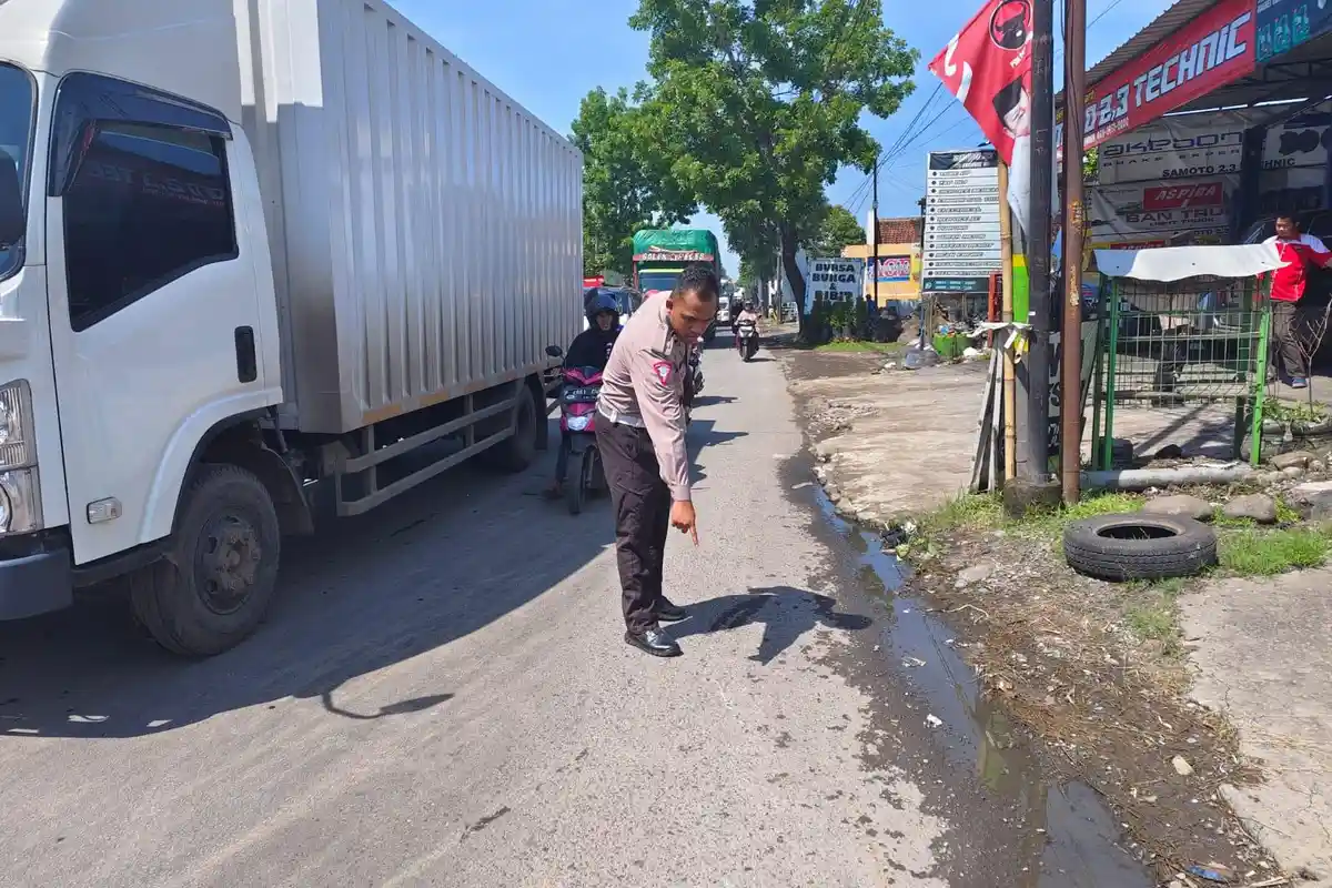 Perempuan Tewas Terlindas Truk di Jember, Polisi Sebut Kelalaian Pengendara Motor Scoopy