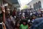 Warga Minta Sekolah dan Berobat Gratis