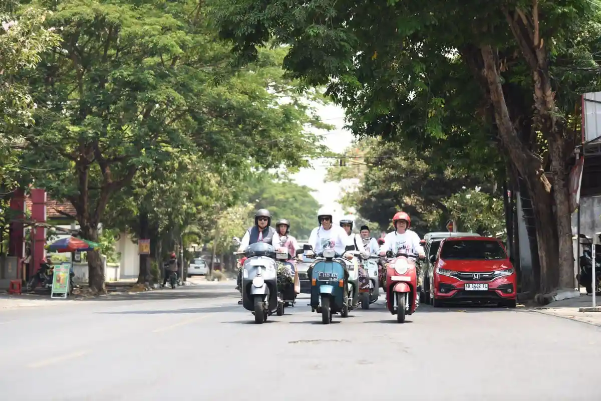 Gus Kautsar dan Tokoh Ulama Peringati Hari Santri Nasional dengan Naik Vespa Pergi Ziarah