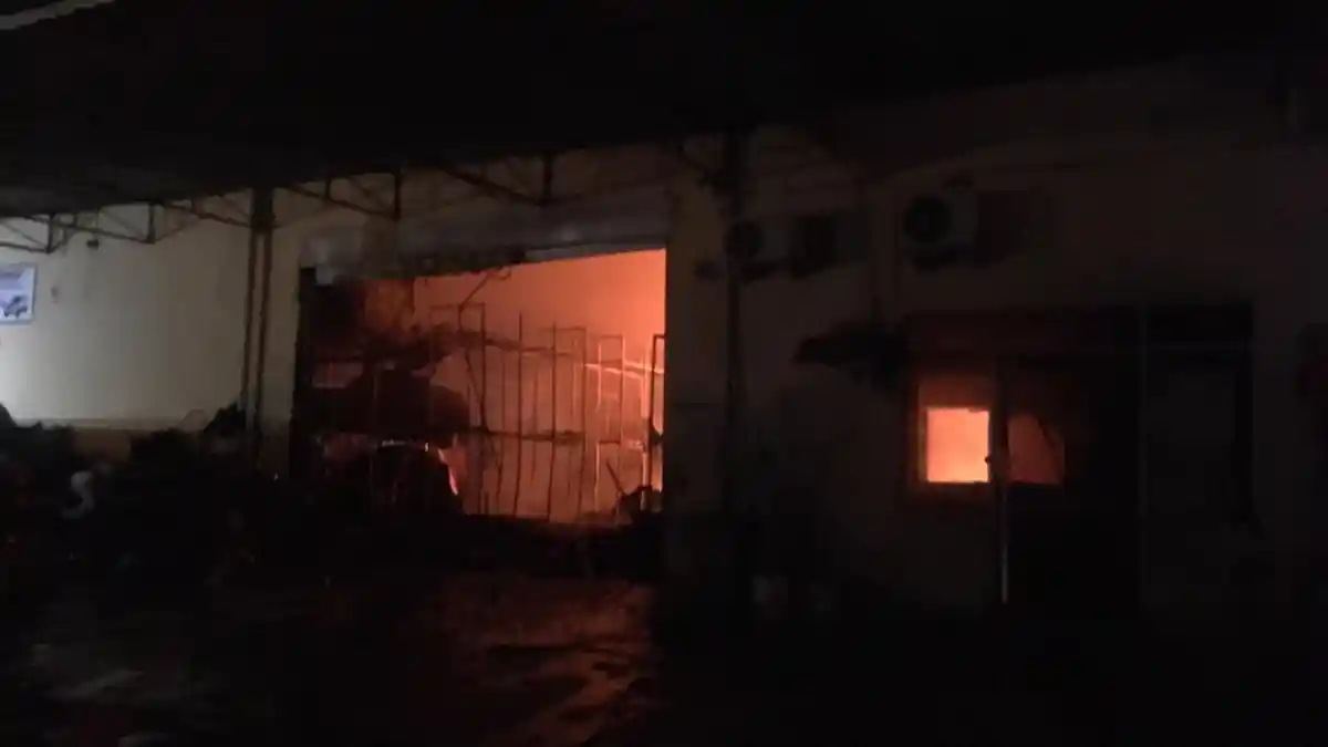 UPDATE, Pasca Kebakaran Bengkong Batam, Azman Minta Pemilik Gudang yang Terbakar Awasi Penjarah