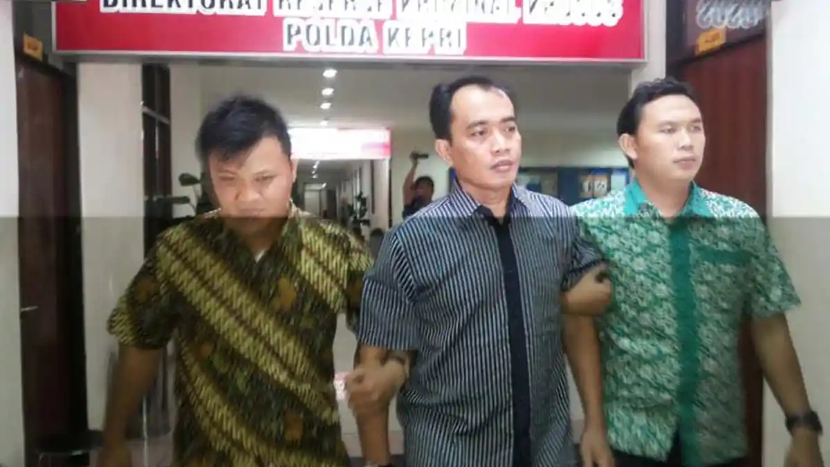 Lagi Santai di Kamar Hotel, Tersangka Korupsi Bansos Ditangkap