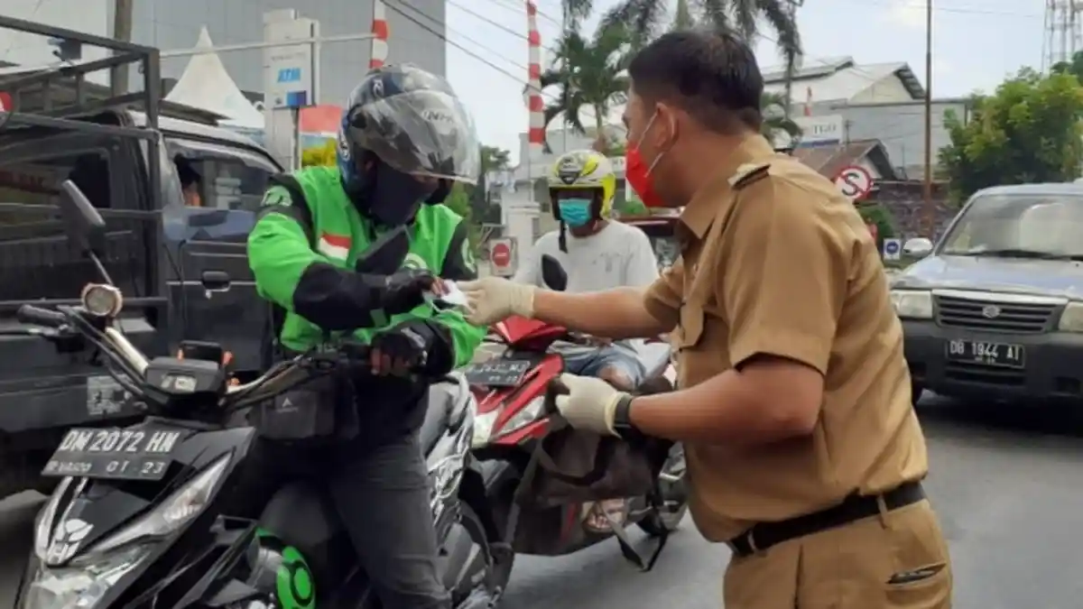 Pjs Bupati Minut Clay Dondokambey Dukung Gerakan Sulut Sejuta Masker di Minut
