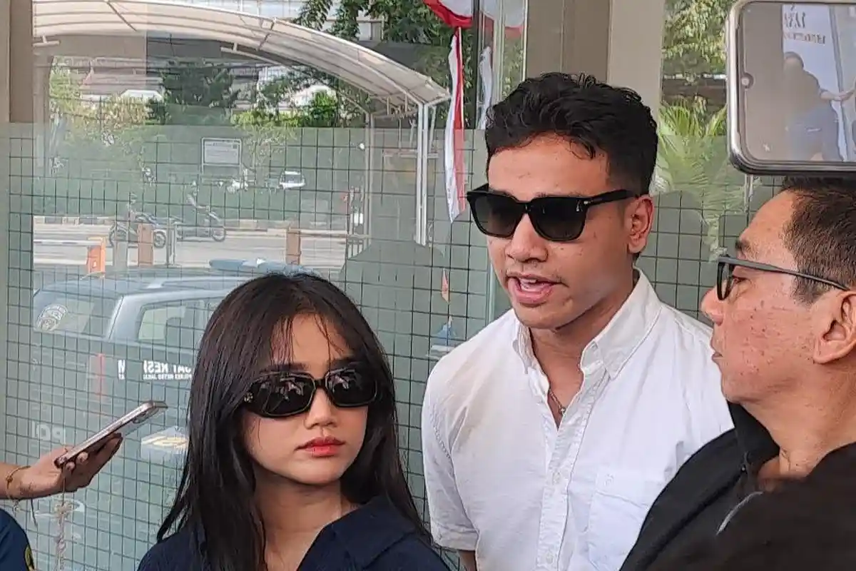 Ditemani Fadly Faisal, Fuji Beri Keterangan Terkait Penggelapan Uang Rp 1,3 M oleh Managernya