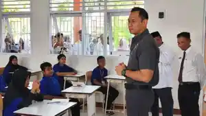 AHY-Kunjungi-sekolah-rakyat.jpg