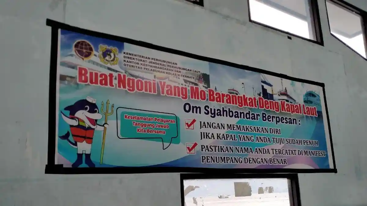 Melalui Sebuah Spanduk, KSOP Ternate Imbau Warga Jaga Keselamatan Berlayar