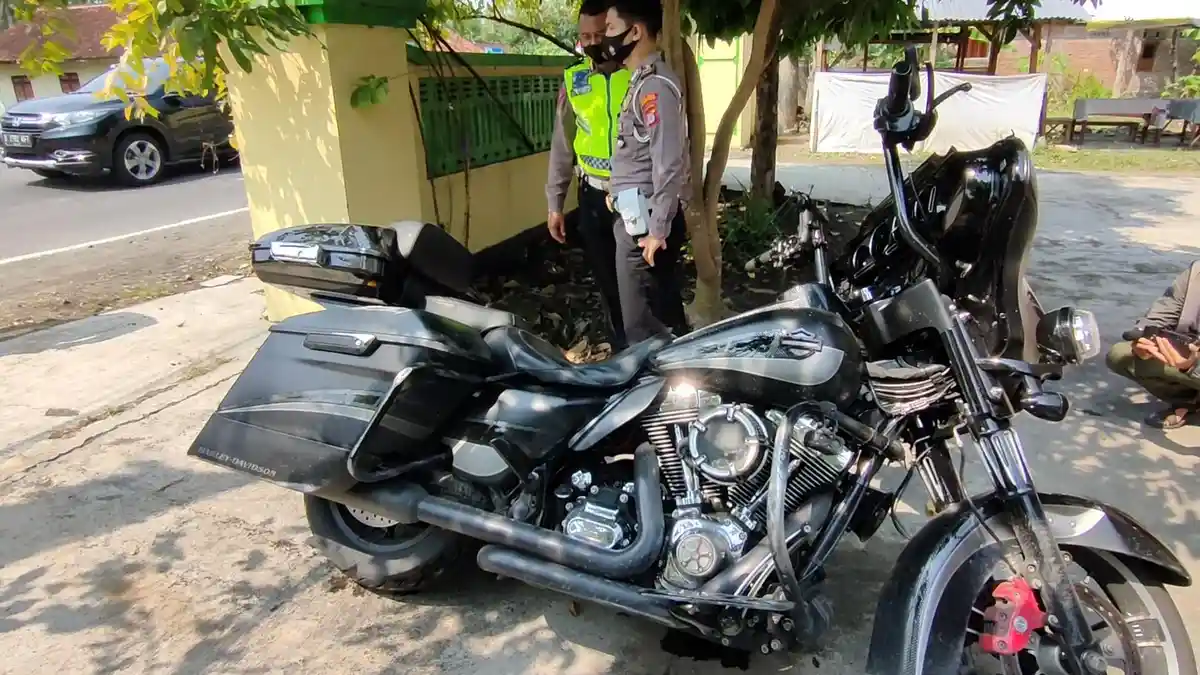 KECELAKAAN, Moge Tabrak Pengendara Motor Hingga Terpental 10 Meter di Grajen Kulon Progo