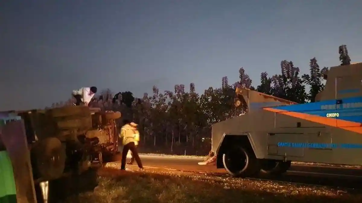Sopir Bus Maut di Tol Cipali Ternyata Diserang Penumpang Sehingga Bus Oleng dan Pindah Jalur