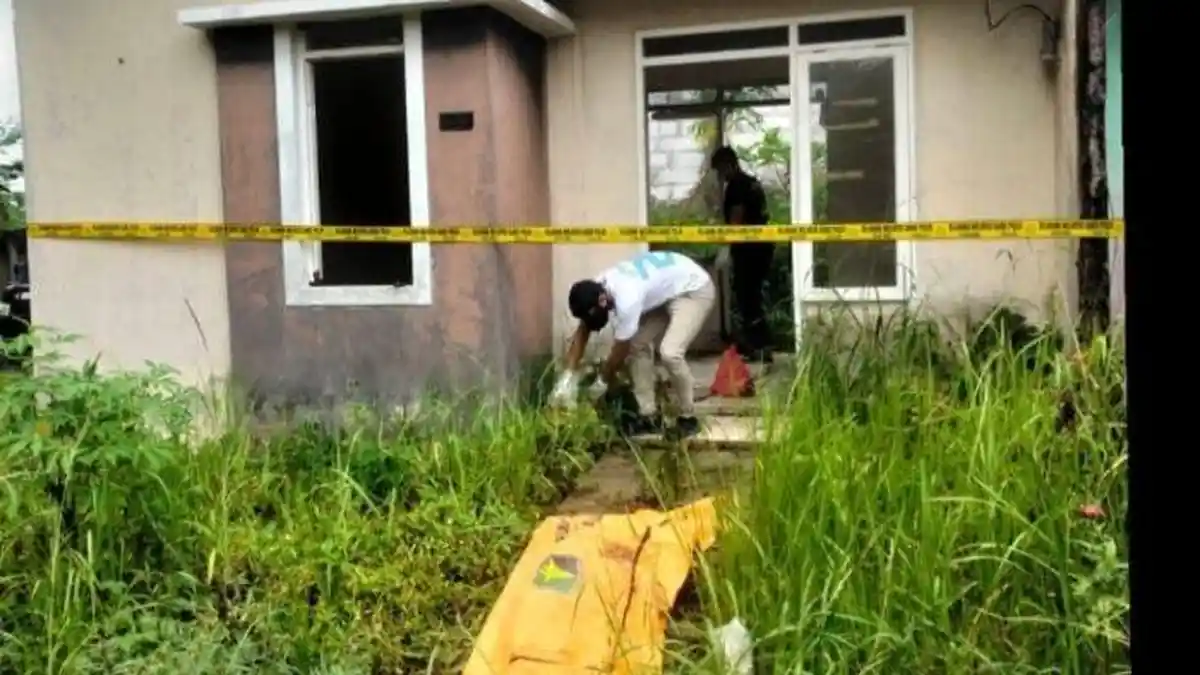 Tercium Aroma Busuk, Pegawai PLN Kaget Temukan Mayat Tergeletak di Rumah Kosong