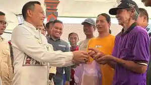 Tekan-Lonjakan-Harga-Pangan-Pemda-Konawe-dan-Bulog-Salurkan-Beras-dan-Minyak-ke-18757-Penerima.jpg