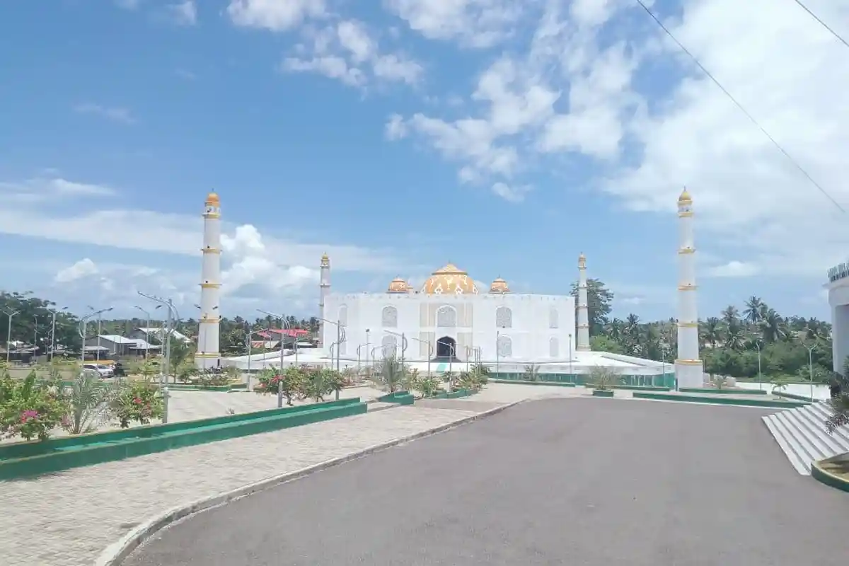 Megahnya Masjid Agung Baiturrahman Morotai Maluku Utara, Berikut Profilnya