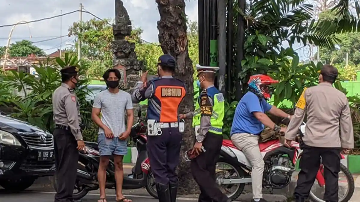 Cegah Penularan Covid-19, Kelurahan Sesetan Denpasar Gelar Penegakan Protokol Kesehatan