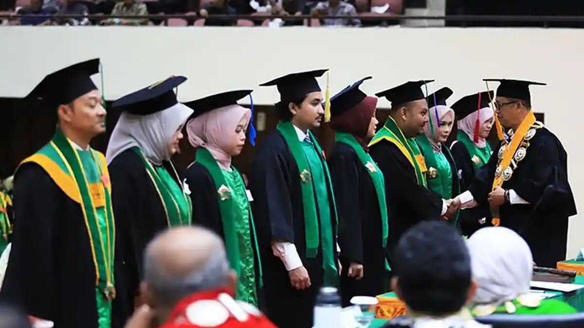 USK Wisuda 1.322 Lulusan, Prof Mirza Motivasi Alumni jadi Pencipta Lapangan Kerja