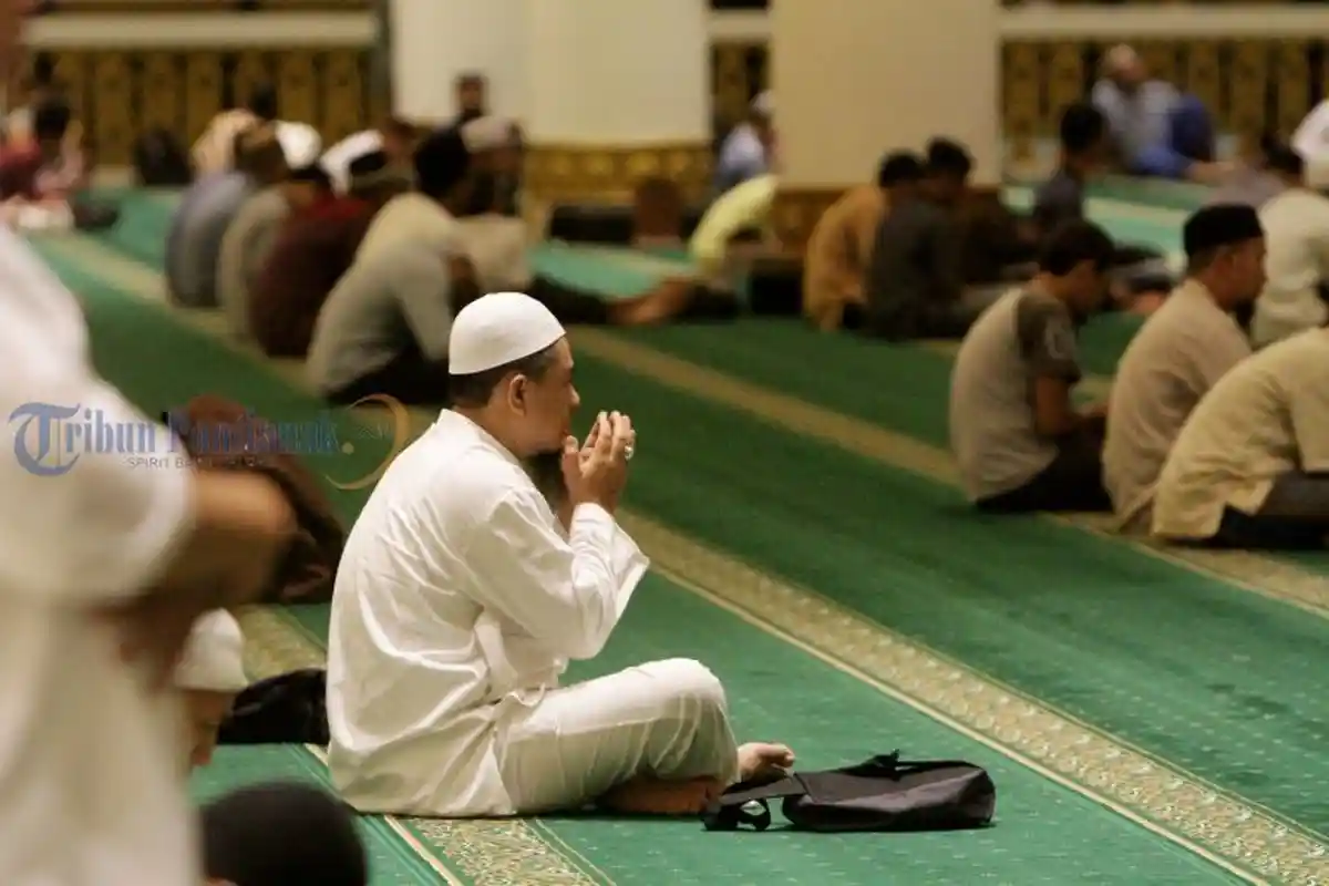 Bolehkah Wanita Itikaf di Masjid ? Itikaf Mulai Jam Berapa ? Apa Niat Doa Itikaf Lailatul Qadar ?