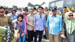 20251231_-Wakil-Presiden-RI-Gibran-Rakabuming-Raka-berinteraksi-dengan-pengunjung-IKN.jpg